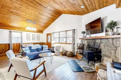 Image de Maison rénovée avec poêle à bois et navette entre 2 montagnes de ski