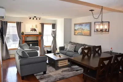 Image de Canmore Mountain Home