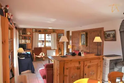 Image de Extérieur : Chalet de 6 pièces, situé sur la route du vieux village, balcon traversant, pour 10 pers