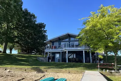 Image de 150 'de bord du lac et des sites le long de la piste de motoneige du Michigan