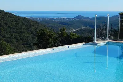 Image de Domaine Privé, Vue Baie de Cannes, Tennis Privé, Proche plage, Jeu de Boules, Ac