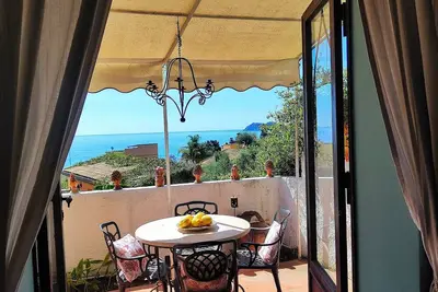 Image de Villa Jasmine avec vues sur la mer, terrasse incroyable et jardin avec citronnie