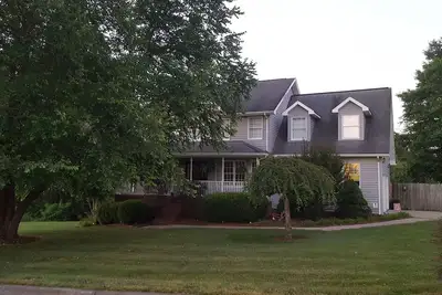 Image de Réduit! ! Belle maison située 2. 5 miles de Bristol Motor Speedway! !