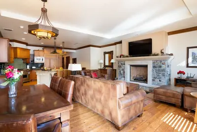 Image de Le plus luxueux Northar Village Condo-Weekend Reduction!