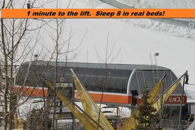 Image de condo confortable. Vues. Spacieux. Rénové. Le meilleur emplacement! 8-10.