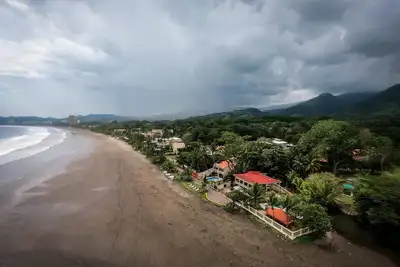 Image de 12 Br avec 2 belles maisons en bord de mer, parfait pour les mariages, réunions, fêtes.