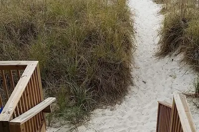 Image de Sticks In The Sand 3b Oceanfront Studio directement sur la plage!