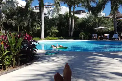 Image de Villa avec piscine privée, plus grandes piscines et bain à remous, 333 $ / nuit si 3 semaines. Jardins.