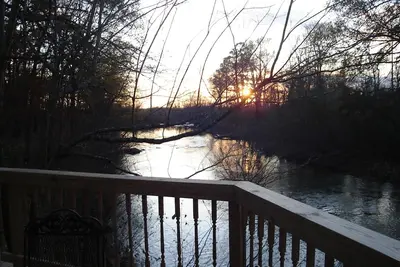 Image de Beaux couchers de soleil, Beaucoup d'animaux sauvages, Romantique, Intimité, Paisible, Poisson du pont