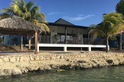 Image de Villa 5 Bonaire - Élégante villa au bord de l'eau avec de grandes terras