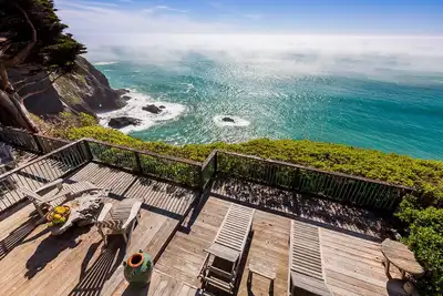 Image de Oceanfront Vacation Home - Vues spectaculaires; Jacuzzi; Wifi.