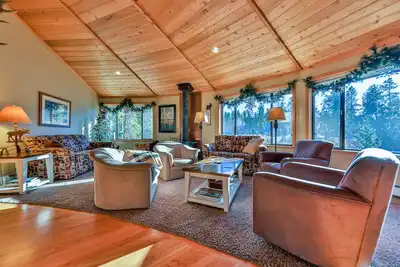 Image de Cosy 3500 pc, 5 grandes chambres, 3 bains sur 2 étages, à 8 miles de Winter Park