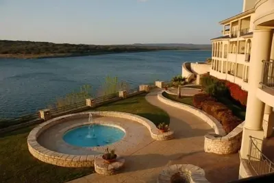 Image de Condo de luxe sur sa propre île privée sur le lac Travis