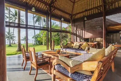 Image de Composé de trois villas de luxe (6 chambres) avec court de tennis / plage / spa / sauna)