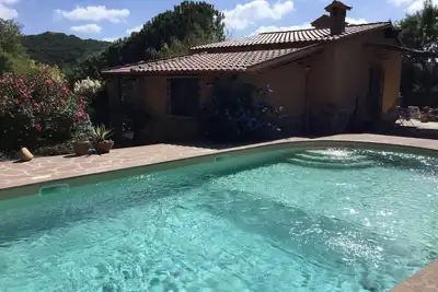 Image de Maison de vacances avec jardin et piscine