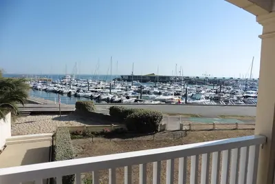 Image de Grand T2 1er Ligne Vue Mer Sur Petit Port Et Plage