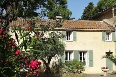 Image de La Noria, maison vigneronne climatisée 4 étoiles  dans un environnement  arboré.