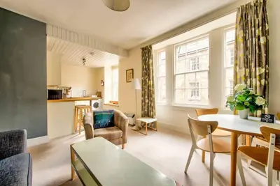 Image de Amazing Location! - Lovely Rose St Apt in New Town