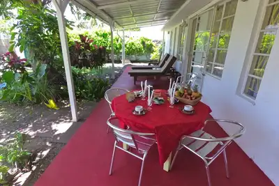 Image de Belle maison à quelques pas de la mer avec terrasse et jardin tropical