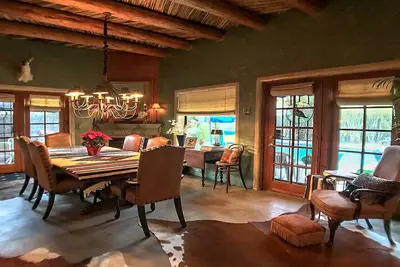 Image de Adobe authentique dans le quartier résidentiel Central Tucson