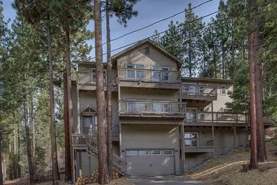 Image de Glen Eagles Manor Luxury 8 Br Mansion avec bain à remous, sauna sec, piscine, air conditionn��, animaux de compagnie Ok