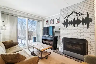 Image de Whiffletree C2 a été entièrement rénové et se trouve sur la route des navettes avec une piste de ski pour revenir à la propriété.