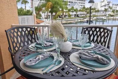 Image de Bord de l'eau et familial! Marchez jusqu'à la plage et les magasins! Nouveaux meubles-201 Harborview Grande