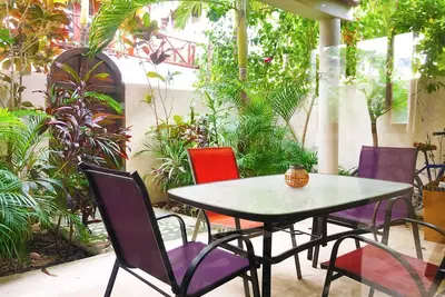 Image de ★ Big Beautiful Home ★ Piscine ★ A / C ★ Près du centre-ville!