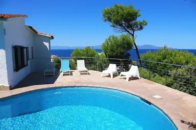 Image de L'Escala/Montgo: Vue mer exceptionnelle, piscine et accès plage à pied, confort