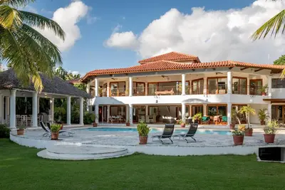 Image de 6 chambres 10. 000 m² Ft, Ocean et Golf Course View, Cook & Maid