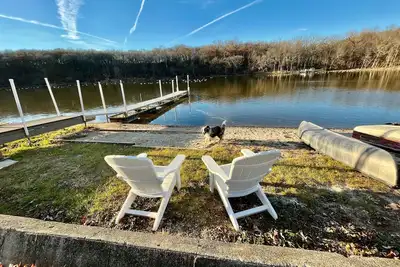 Image de Maison 5 ÉTOILES Rock River Lakefront! Foyer, 2 Grilles, Tarifs SPÉCIAUX!