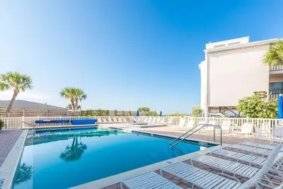 Image de Golfe Pour Bay Complex! 2 Br, 2 bains, piscine, spa, quai.