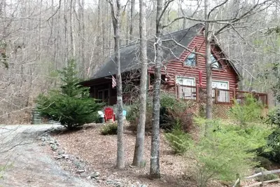 Image de Relaxing 'Riverdance' Log Cabin est 2. 7 miles de Tryon Equestrian Resort