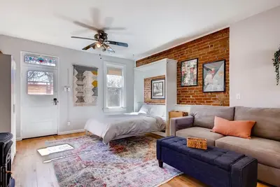 Image de Studio récemment rénové Carriage House - West Highlands - Toutes Les 5 ÉTOILES - Adapté pour les déplacements!