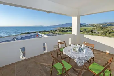Image de Villa en bord de mer en pleine nature.