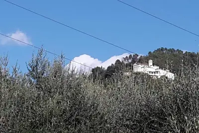 Image de Gessy est un appartement avec deux chambres doubles et lits superposés.