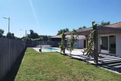 Image de Villa ensoleillée avec piscine à deux pas du centre ville, proche océan&bassin