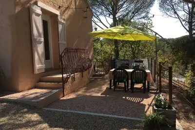 Image de Appartement dans villa - sous les pins - très calme - 6 personnes