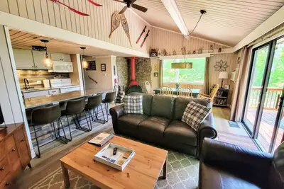 Image de Magnifique Condo 3 chambres pour 9 personnes, accès à une piscine privée