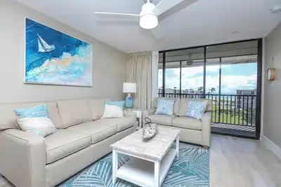Image de Sanibel Island Beach condo. Le complexe dispose de piscines, tennis, pickle-ball, restaurants et plus