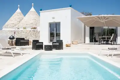 Trulli Panoramix : Au sommet d'une coline privative  avec piscine privée.