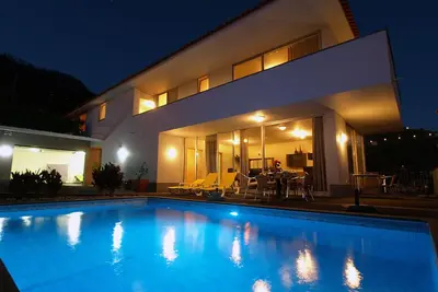 Image de Villa tropicale avec piscine chauffée (avec des rabais de fin d’automne).