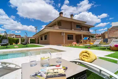 Image de Maison rurale avec piscine, spa et sauna. Hébergement de charme pour déconnecter