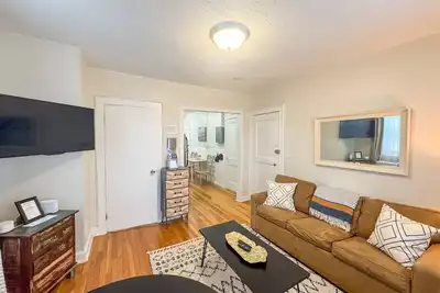 Image de Rénové, Walk To Longwood, Fenway, Coolidge Corner, Brookline Vill, pkg, transports