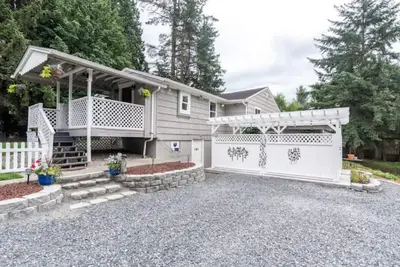 Image de Maison privée Woodinville sur Little Bear Creek. Nouveau bain à remous. Vignobles et ski