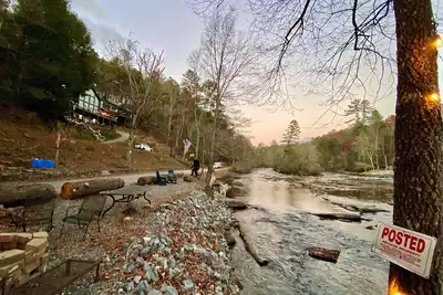Image de Blueridge Castaway Cabins sur la rivière Toccoa