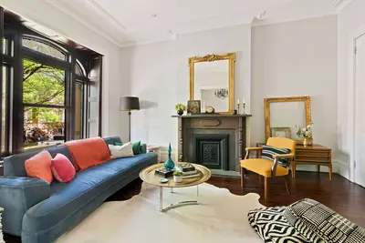 Image de Nouvelle Liste! Retraite de maison de ville élégante