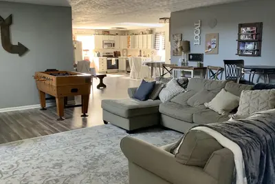 Image de Ferme récemment rénovée à quelques minutes de Grand Park. Peut accueillir plus de 13 personnes!