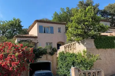Villa bord de mer vue sur la pinède