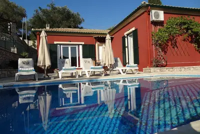 Image de Romantic Villa, central location, priv. pool, sun terrace, 10 mins to the beach!